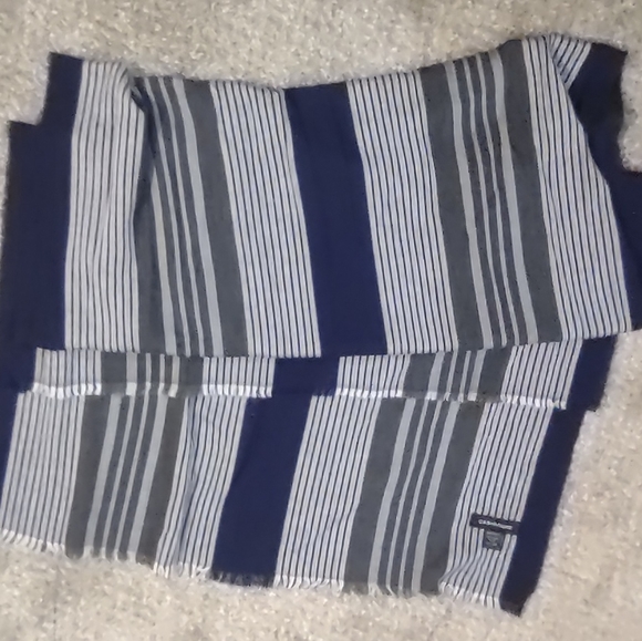 25 x 71 Cashmaire Scarf in shades of blue and gray - Picture 7 of 9